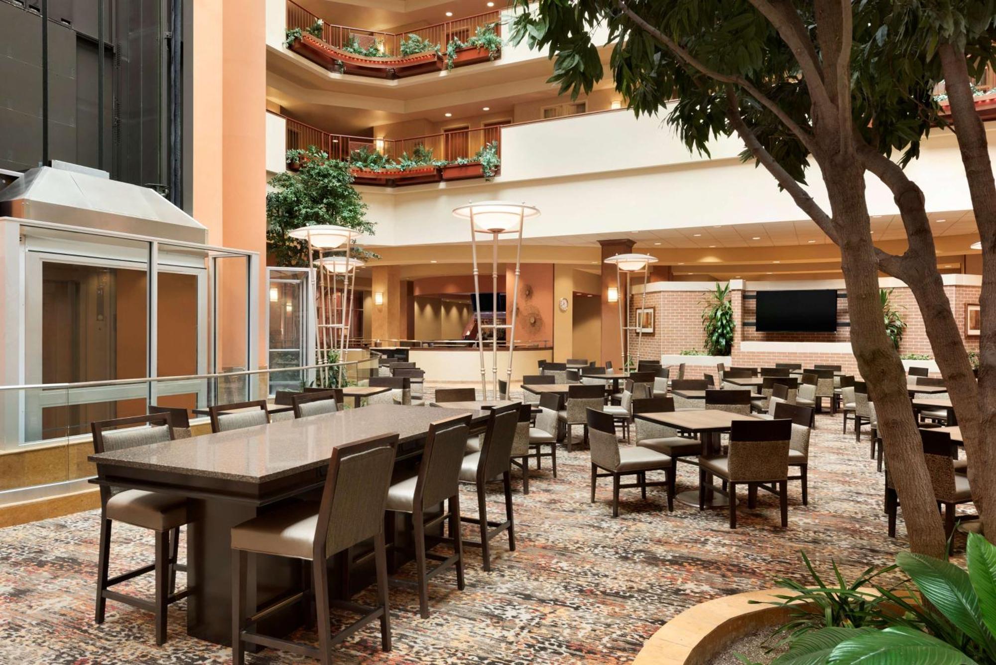 Embassy Suites Omaha- La Vista/ Hotel & Conference Center Exterior photo